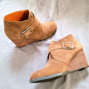 Lucky Brand | Cognac Suede Buckle Wedge Bootie 7.5